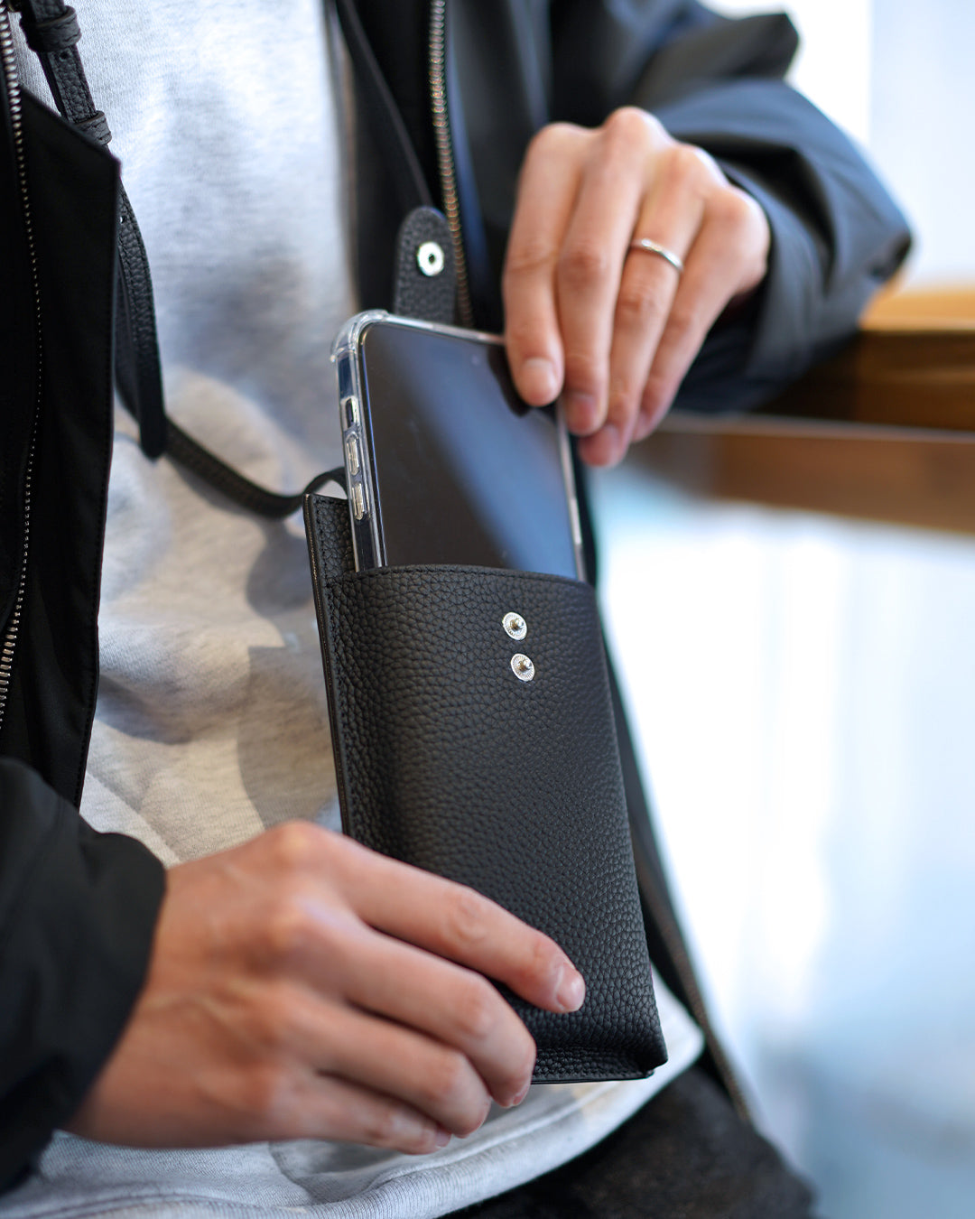 PORTLA スマホショルダーのご紹介