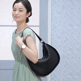 イントレチャート ハーフムーンショルダーバッグ