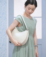 イントレチャート ハーフムーンショルダーバッグ