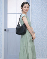 イントレチャート ハーフムーンショルダーバッグ