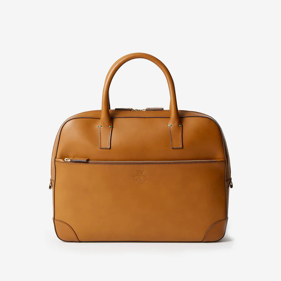 13インチPCや折り畳み傘も収納できるビジネス向け本革ブリーフケース