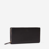 キメの細かい上質なイタリアンレザー(本革)を使用した長財布