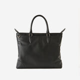 耐久性、通気性、収納力に優れ、ソフトな肌触りの本革メンズブリーフトート