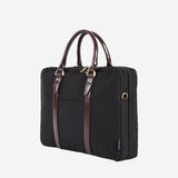 本体にナイロンの約7倍の強度を誇るコーデュラ素材のメンズ向けブリーフケース