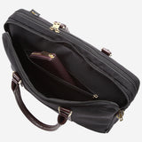 本体にナイロンの約7倍の強度を誇るコーデュラ素材のメンズ向けブリーフケース