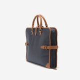 スーツをハンガーにかけたまま収納できるガーメントバッグ