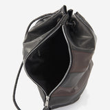 機能性抜群の巾着タイプ本革ナップサック