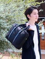 本体にナイロンの約7倍の強度を誇るコーデュラ素材のメンズ向けブリーフケース