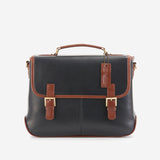 日常からビジネスシーンまで活躍する本革ショルダーバッグ