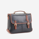 日常からビジネスシーンまで活躍する本革ショルダーバッグ