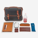 日常からビジネスシーンまで活躍する本革ショルダーバッグ