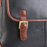 日常からビジネスシーンまで活躍する本革ショルダーバッグ