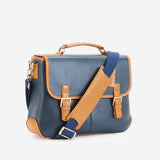 日常からビジネスシーンまで活躍する本革ショルダーバッグ