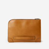 シンプルで上品なデザインのメンズ向け本革クラッチバッグ