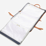 スーツをハンガーにかけたまま収納できるガーメントバッグ