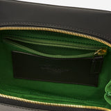 収納力も抜群なメンズ用本革ショルダーバッグ