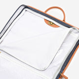 スーツをハンガーにかけたまま収納できるガーメントバッグ