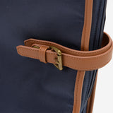 スーツをハンガーにかけたまま収納できるガーメントバッグ