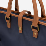 スーツをハンガーにかけたまま収納できるガーメントバッグ