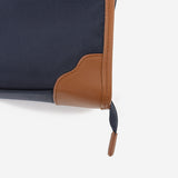 スーツをハンガーにかけたまま収納できるガーメントバッグ