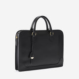 クラシックでスマートなデザインの本革ビジネスバッグ