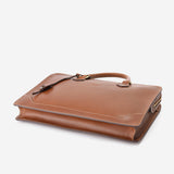 クラシックでスマートなデザインの本革ビジネスバッグ