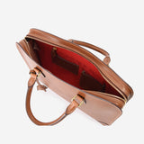 クラシックでスマートなデザインの本革ビジネスバッグ