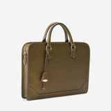 クラシックでスマートなデザインの本革ビジネスバッグ