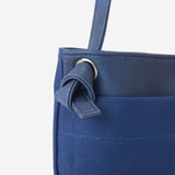 出張時のサブバッグとしても活躍するメンズ向け革サコッシュ