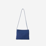 出張時のサブバッグとしても活躍するメンズ向け革サコッシュ