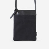 キャンバスと革を組み合わせた存在感のあるサコッシュ