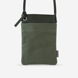 キャンバスと革を組み合わせた存在感のあるサコッシュ