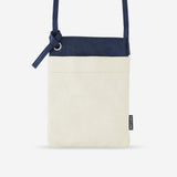 キャンバスと革を組み合わせた存在感のあるサコッシュ