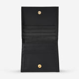 二つ折りタイプでコンパクトに携帯できる本革メンズ向け財布