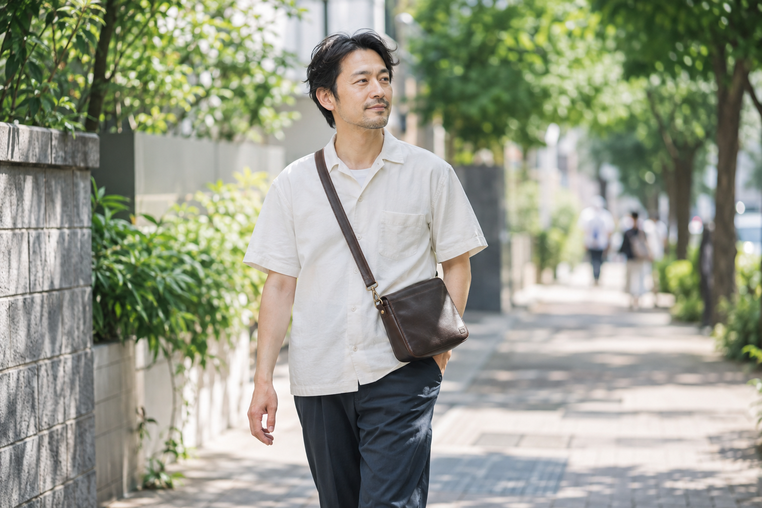 おしゃれな休日ショルダーバッグはどう選ぶ？夏服と持ち物に合う選び方