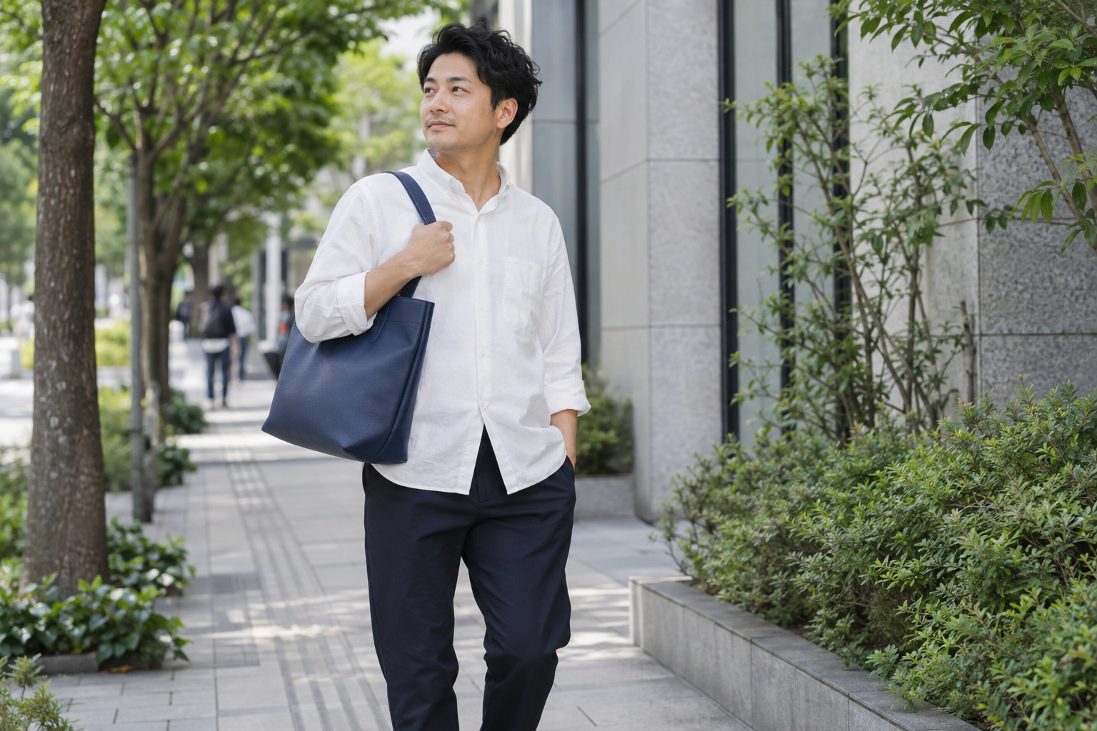 仕事と休日の兼用バッグはどう選ぶ？服装と荷物から考える判断基準