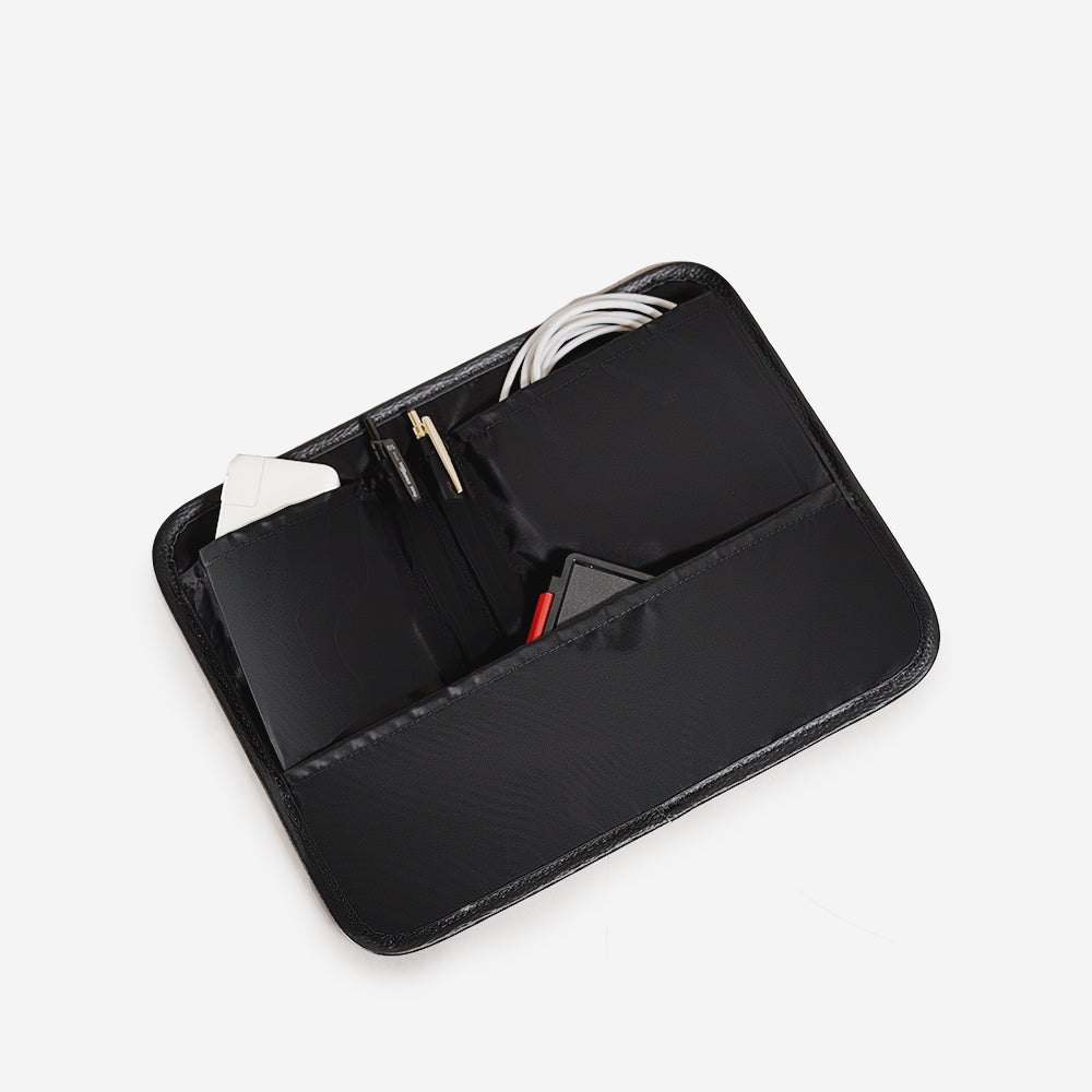 GOLDMEN 本革 PCケース バッグインバッグ シボ革 ブラック GA403 内側の収納ポケットに小物を入れたところ